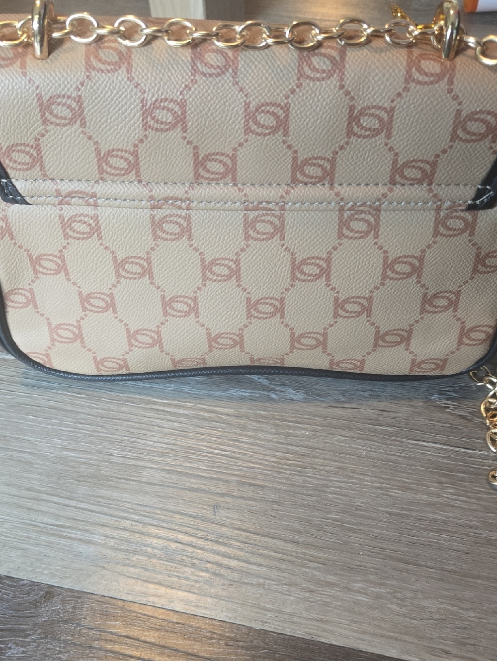 Bebe Beige Monogram Crossbody Bag with Gold Chain NWT Retail $89.00 - Picture 3 of 7